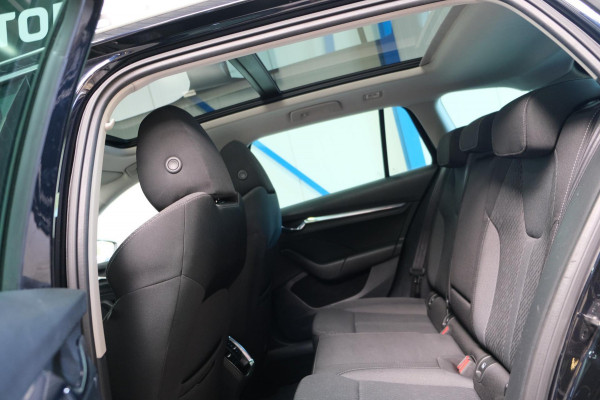 Škoda Octavia Combi 1.5 TSI First Edition - N.A.P. Airco, Cruise, Navi, PDC, Pano dak.