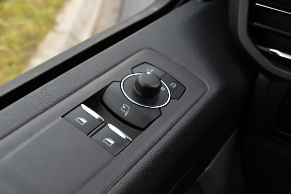 Ford Transit Custom 300 2.0 TDCI L1H1 Limited PB Edition Virtual, Adaptieve Cruise, Carplay, LED, Stoelverwarming, 136pk, Automaat, Trekhaak, Multimedia, Uniek!