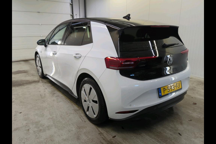Volkswagen ID.3 Pro 58 kWh Panoramadak Navigatie Apple Carplay/Android Auto Parkeersensoren Adaptive Cruise Control Full LED Matrix Climate Control
