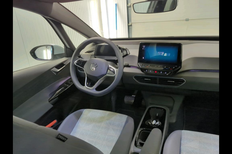 Volkswagen ID.3 Pro 58 kWh Panoramadak Navigatie Apple Carplay/Android Auto Parkeersensoren Adaptive Cruise Control Full LED Matrix Climate Control