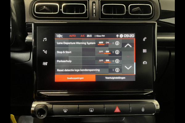 Citroën C3 1.2 PureTech Max Automaat  Airco Navigatie d.m.v.Apple carplay / Android Auto Parksensoren Lichtmetalen Velgen