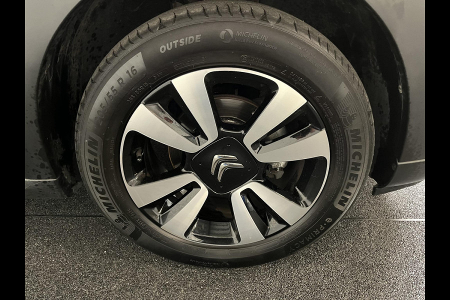 Citroën C3 1.2 PureTech Max Automaat  Airco Navigatie d.m.v.Apple carplay / Android Auto Parksensoren Lichtmetalen Velgen