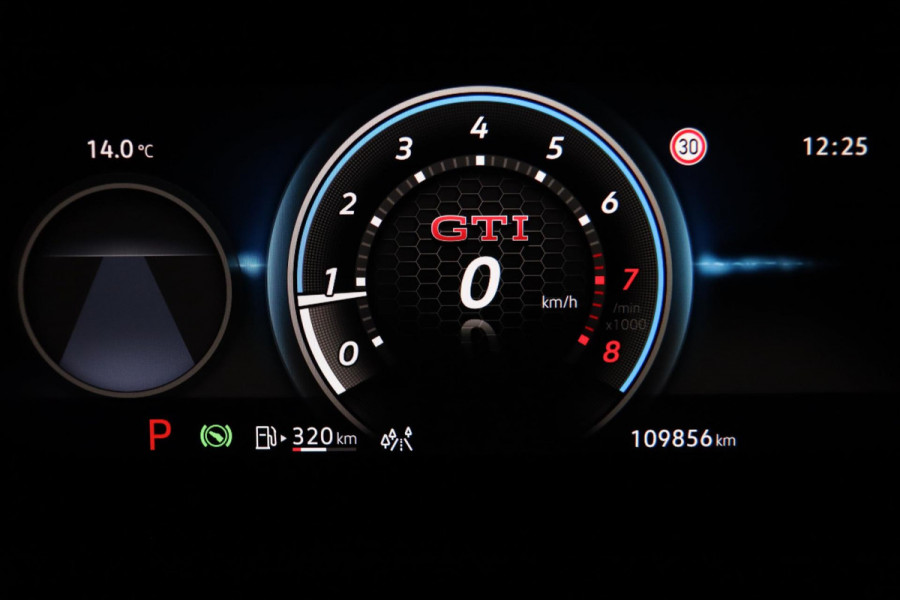 Volkswagen Golf 2.0 TSI GTI Clubsport / PANODAK / KEYLESS / IQ / ACC / CAMERA