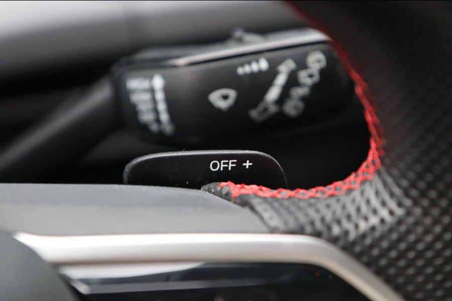 Volkswagen Golf 2.0 TSI GTI Clubsport / PANODAK / KEYLESS / IQ / ACC / CAMERA