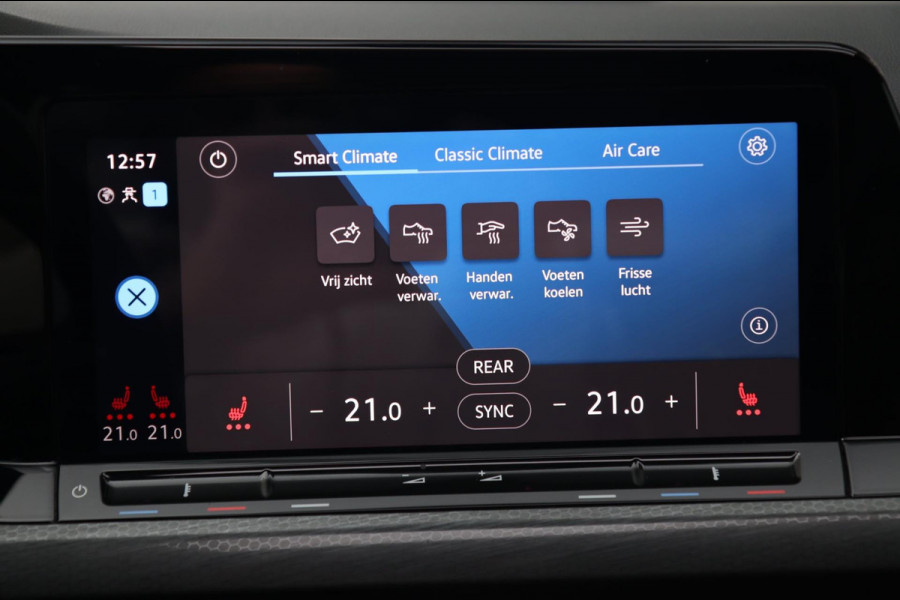 Volkswagen Golf 2.0 TSI GTI Clubsport / PANODAK / KEYLESS / IQ / ACC / CAMERA