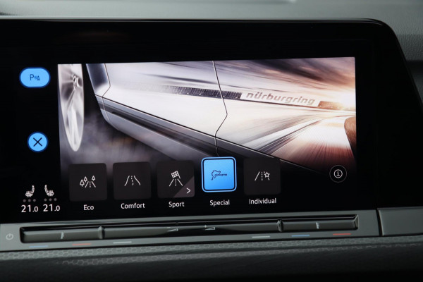 Volkswagen Golf 2.0 TSI GTI Clubsport / PANODAK / KEYLESS / IQ / ACC / CAMERA