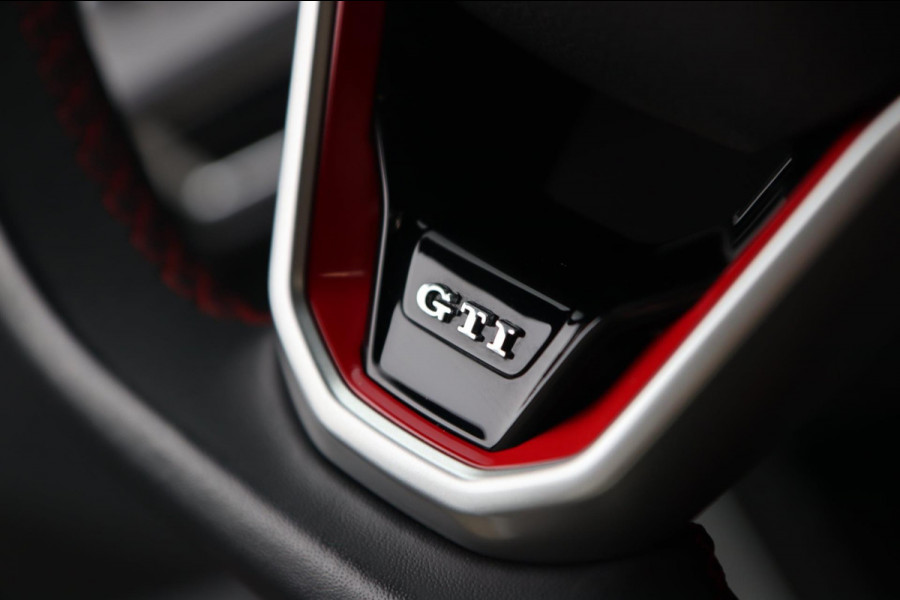 Volkswagen Golf 2.0 TSI GTI Clubsport / PANODAK / KEYLESS / IQ / ACC / CAMERA