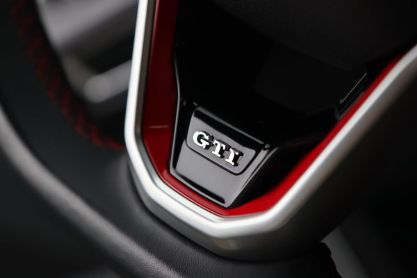 Volkswagen Golf 2.0 TSI GTI Clubsport / PANODAK / KEYLESS / IQ / ACC / CAMERA