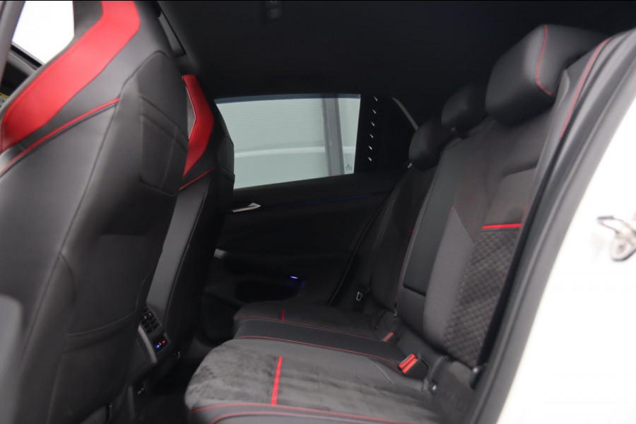 Volkswagen Golf 2.0 TSI GTI Clubsport / PANODAK / KEYLESS / IQ / ACC / CAMERA