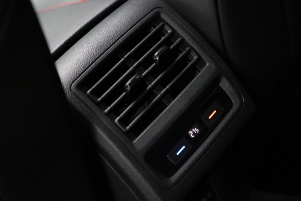 Volkswagen Golf 2.0 TSI GTI Clubsport / PANODAK / KEYLESS / IQ / ACC / CAMERA