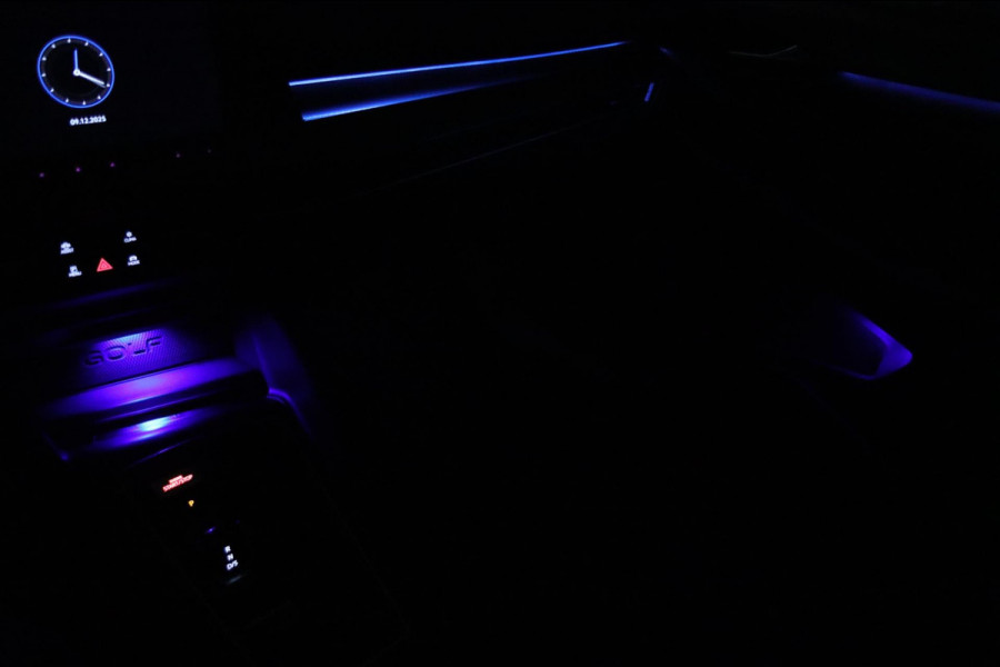 Volkswagen Golf 2.0 TSI GTI Clubsport / PANODAK / KEYLESS / IQ / ACC / CAMERA