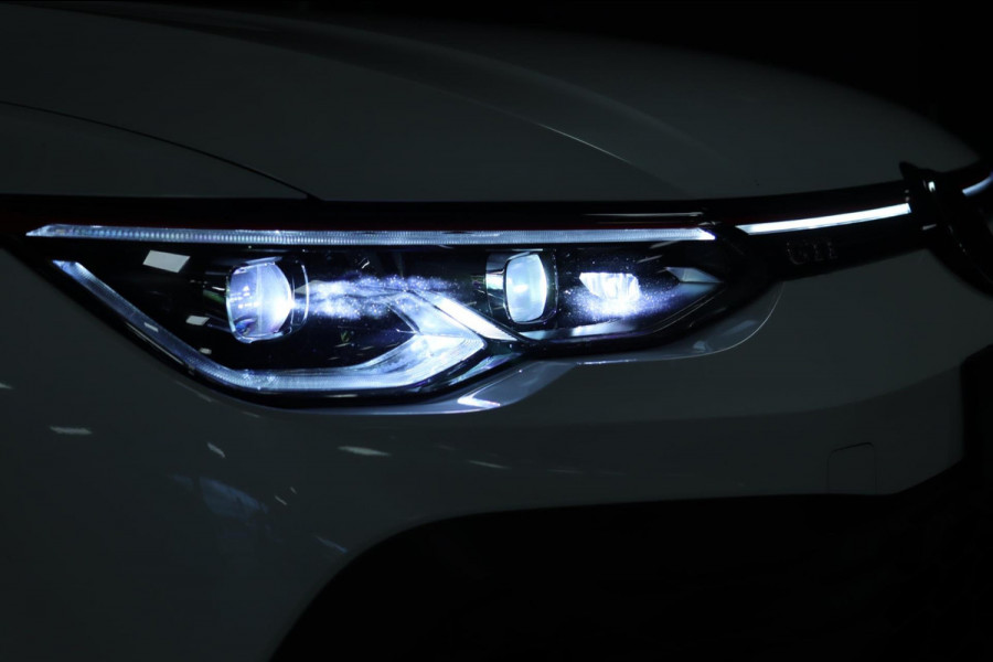 Volkswagen Golf 2.0 TSI GTI Clubsport / PANODAK / KEYLESS / IQ / ACC / CAMERA