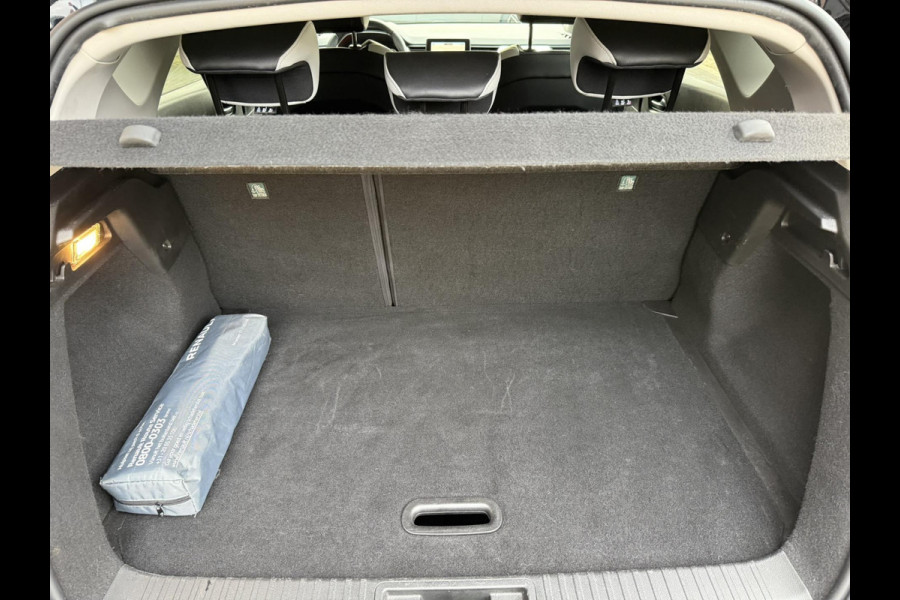 Renault Captur 1.0 TCe 90 Intens / NAVI + Camera / NIEUWE ALL-Season / Clima / PDC Voor + Achter / Veiligsheid-Pakket / 1e Eigenaa