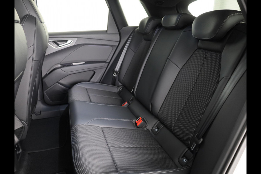 Audi Q4 e-tron 45 S edition Competition e-tron 82 kWh 286 pk | Assistentiepakket plus | Comfortpakket plus | Ambient verlichting | Optiekpakket zwart plus |