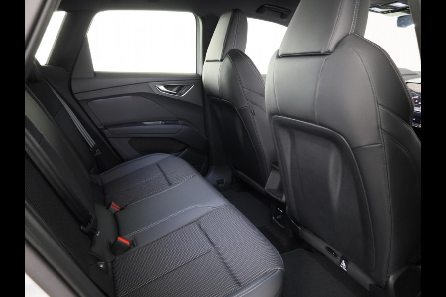 Audi Q4 e-tron 45 S edition Competition e-tron 82 kWh 286 pk | Assistentiepakket plus | Comfortpakket plus | Ambient verlichting | Optiekpakket zwart plus |