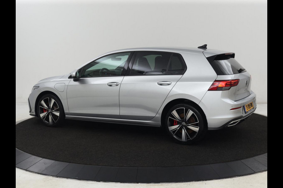 Volkswagen Golf 1.4 eHybrid GTE | Stoelverarming | Trekhaak | Carplay | Adaptive cruise | 18'' | Sportstoelen | Navigatie | Sfeerverlichting | Climate control | Parkeerhulp | PHEV | Plug In