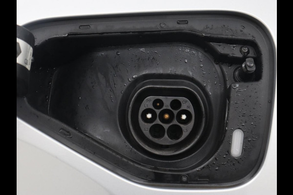 Volkswagen Golf 1.4 eHybrid GTE | Stoelverarming | Trekhaak | Carplay | Adaptive cruise | 18'' | Sportstoelen | Navigatie | Sfeerverlichting | Climate control | Parkeerhulp | PHEV | Plug In