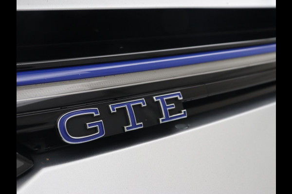 Volkswagen Golf 1.4 eHybrid GTE | Stoelverarming | Trekhaak | Carplay | Adaptive cruise | 18'' | Sportstoelen | Navigatie | Sfeerverlichting | Climate control | Parkeerhulp | PHEV | Plug In