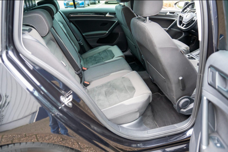 Volkswagen Golf Variant 1.5 TSI DSG Highline Business |Prijs rijklaar incl 12 mnd garantie|Trekhaak Winterpakket Navi Blindspot