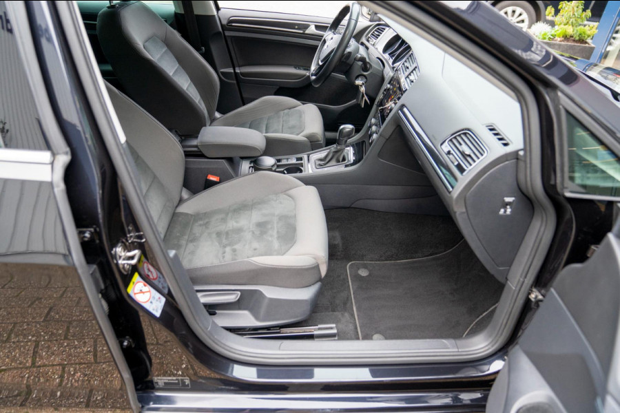 Volkswagen Golf Variant 1.5 TSI DSG Highline Business |Prijs rijklaar incl 12 mnd garantie|Trekhaak Winterpakket Navi Blindspot