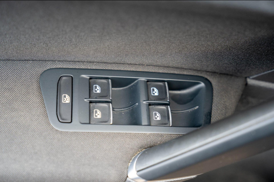 Volkswagen Golf Variant 1.5 TSI DSG Highline Business |Prijs rijklaar incl 12 mnd garantie|Trekhaak Winterpakket Navi Blindspot