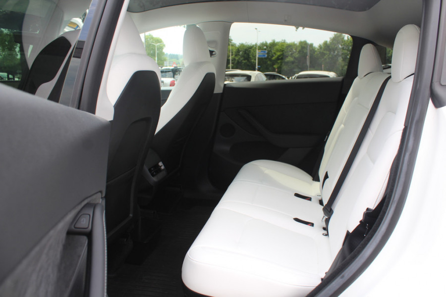 Tesla Model Y Performance AWD 75 kWh / Trekhaak / Autopilot / Panoramadak / Camera / 21'' / Keyless / Leder / Dodehoek / Navigatie / Stoelverwarming