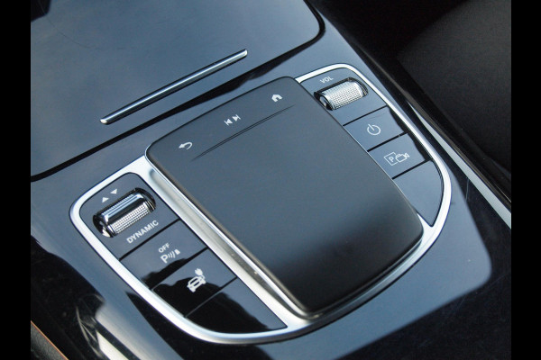 Mercedes-Benz EQC 400 4MATIC Business Solution 80 kWh | Camera | Trekhaak | Sfeerverlichting | Apple Carplay |