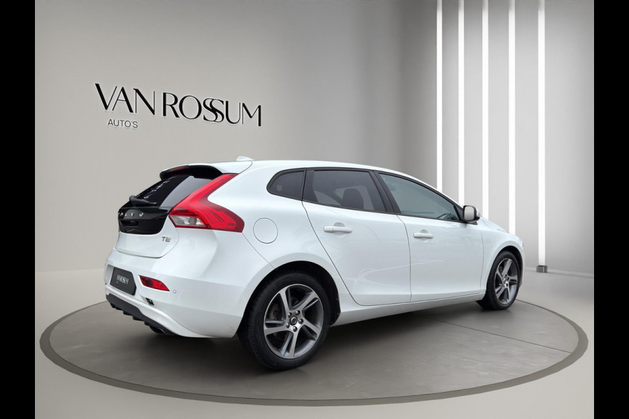 Volvo V40 2.0 T2 Kinetic | Camera + Sensoren | Navigatie | L.M.Velg | 17"Velg | Led koplampen |