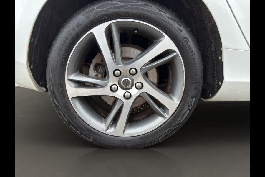 Volvo V40 2.0 T2 Kinetic | Camera + Sensoren | Navigatie | L.M.Velg | 17"Velg | Led koplampen |