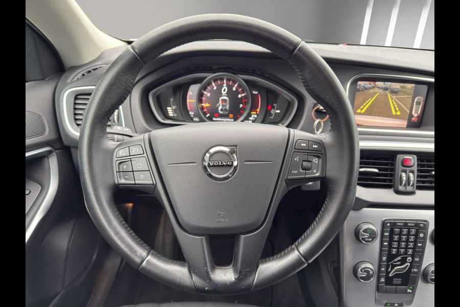 Volvo V40 2.0 T2 Kinetic | Camera + Sensoren | Navigatie | L.M.Velg | 17"Velg | Led koplampen |