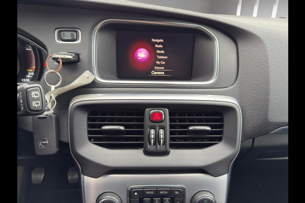 Volvo V40 2.0 T2 Kinetic | Camera + Sensoren | Navigatie | L.M.Velg | 17"Velg | Led koplampen |