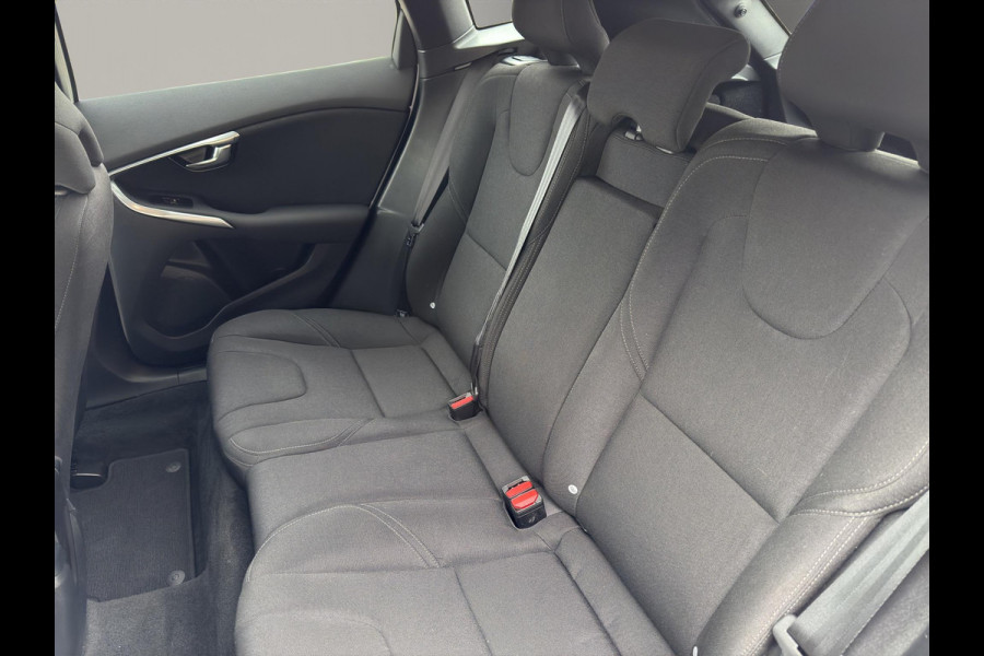 Volvo V40 2.0 T2 Kinetic | Camera + Sensoren | Navigatie | L.M.Velg | 17"Velg | Led koplampen |
