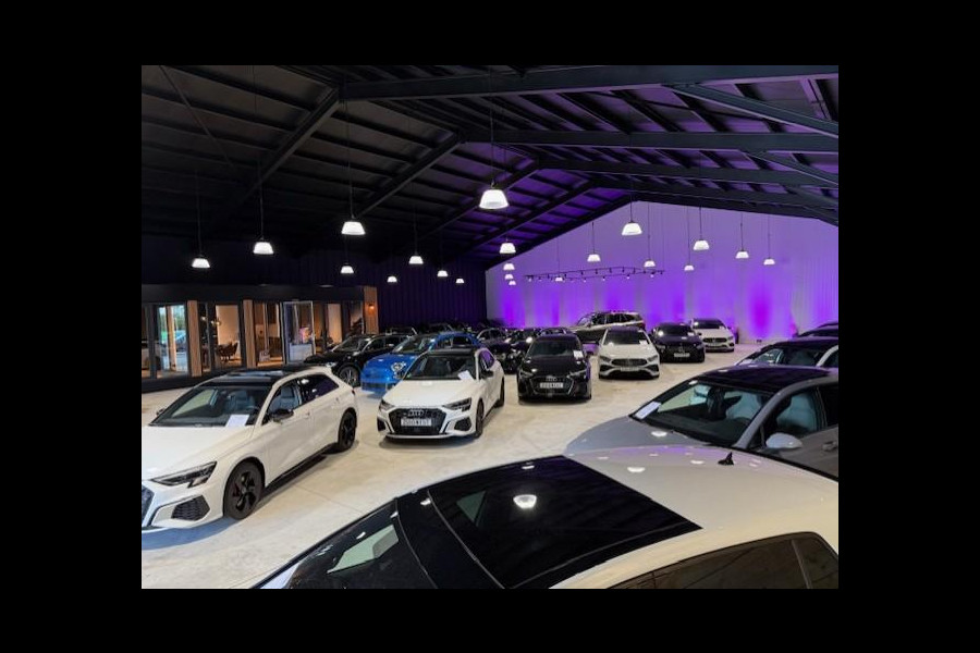 Volvo V40 2.0 T2 Kinetic | Camera + Sensoren | Navigatie | L.M.Velg | 17"Velg | Led koplampen |