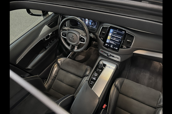 Volvo XC90 T8 AWD R-Design | Pine-Grey! | 360 Camera | ACC | Panorama | Pilot-Assist | Head-Up | Harman-Kardon | Keyless-Entry | 7 Persoons | Trekhaak | 2x Memory | Stoelverwarming V+A | Zwarte-Hemel | Full-LED | Sportstoelen | Stuurverwarming | Standkachel | Black-Line | Zonwering | DAB | 20 inch LM.