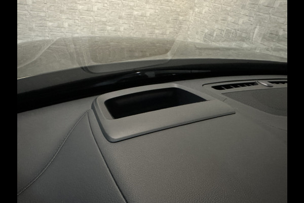 Volvo XC90 T8 AWD R-Design | Pine-Grey! | 360 Camera | ACC | Panorama | Pilot-Assist | Head-Up | Harman-Kardon | Keyless-Entry | 7 Persoons | Trekhaak | 2x Memory | Stoelverwarming V+A | Zwarte-Hemel | Full-LED | Sportstoelen | Stuurverwarming | Standkachel | Black-Line | Zonwering | DAB | 20 inch LM.