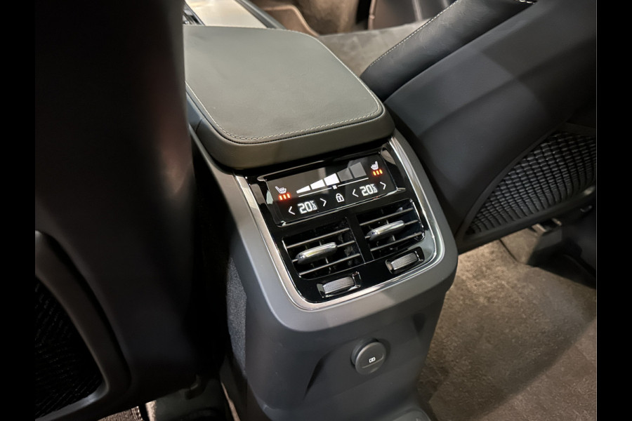 Volvo XC90 T8 AWD R-Design | Pine-Grey! | 360 Camera | ACC | Panorama | Pilot-Assist | Head-Up | Harman-Kardon | Keyless-Entry | 7 Persoons | Trekhaak | 2x Memory | Stoelverwarming V+A | Zwarte-Hemel | Full-LED | Sportstoelen | Stuurverwarming | Standkachel | Black-Line | Zonwering | DAB | 20 inch LM.