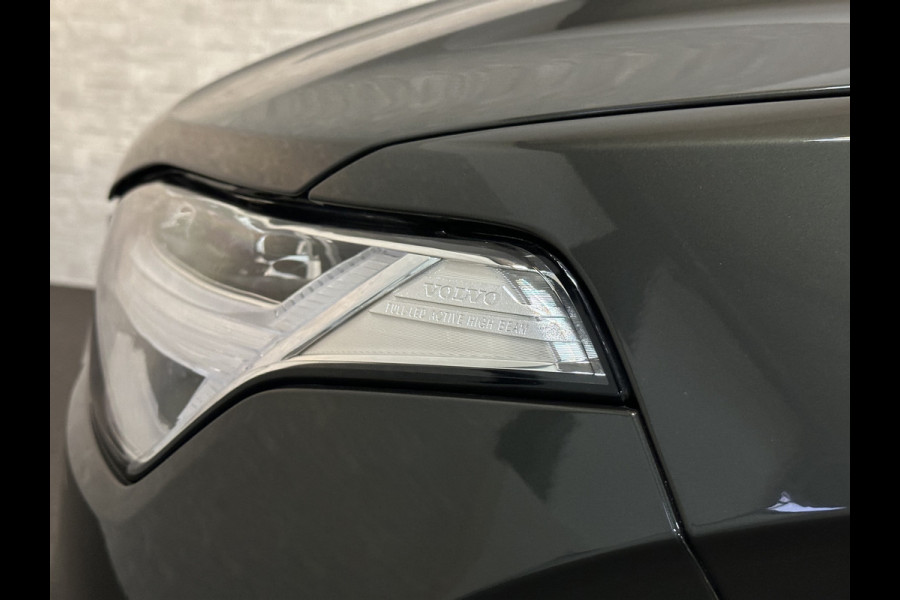 Volvo XC90 T8 AWD R-Design | Pine-Grey! | 360 Camera | ACC | Panorama | Pilot-Assist | Head-Up | Harman-Kardon | Keyless-Entry | 7 Persoons | Trekhaak | 2x Memory | Stoelverwarming V+A | Zwarte-Hemel | Full-LED | Sportstoelen | Stuurverwarming | Standkachel | Black-Line | Zonwering | DAB | 20 inch LM.
