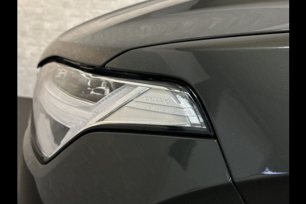Volvo XC90 T8 AWD R-Design | Pine-Grey! | 360 Camera | ACC | Panorama | Pilot-Assist | Head-Up | Harman-Kardon | Keyless-Entry | 7 Persoons | Trekhaak | 2x Memory | Stoelverwarming V+A | Zwarte-Hemel | Full-LED | Sportstoelen | Stuurverwarming | Standkachel | Black-Line | Zonwering | DAB | 20 inch LM.