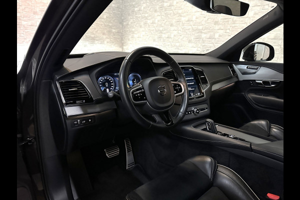 Volvo XC90 T8 AWD R-Design | Pine-Grey! | 360 Camera | ACC | Panorama | Pilot-Assist | Head-Up | Harman-Kardon | Keyless-Entry | 7 Persoons | Trekhaak | 2x Memory | Stoelverwarming V+A | Zwarte-Hemel | Full-LED | Sportstoelen | Stuurverwarming | Standkachel | Black-Line | Zonwering | DAB | 20 inch LM.