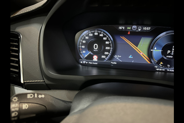 Volvo XC90 T8 AWD R-Design | Pine-Grey! | 360 Camera | ACC | Panorama | Pilot-Assist | Head-Up | Harman-Kardon | Keyless-Entry | 7 Persoons | Trekhaak | 2x Memory | Stoelverwarming V+A | Zwarte-Hemel | Full-LED | Sportstoelen | Stuurverwarming | Standkachel | Black-Line | Zonwering | DAB | 20 inch LM.
