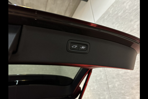 Volvo XC90 T8 AWD R-Design | Pine-Grey! | 360 Camera | ACC | Panorama | Pilot-Assist | Head-Up | Harman-Kardon | Keyless-Entry | 7 Persoons | Trekhaak | 2x Memory | Stoelverwarming V+A | Zwarte-Hemel | Full-LED | Sportstoelen | Stuurverwarming | Standkachel | Black-Line | Zonwering | DAB | 20 inch LM.