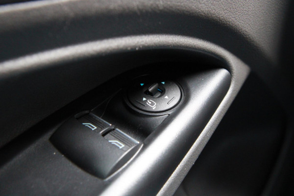 Ford Transit Connect 1.5 EcoBlue L2 Trend 120PK Automaat / Camera / Trekhaak / 3 zits