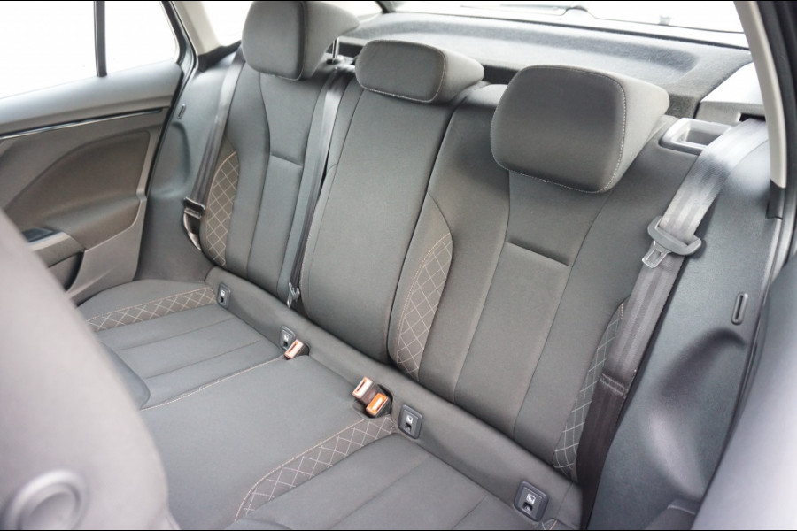 Škoda Kamiq 110 PK Ambition AUTOMAAT | AIRCO | PDC | NAVI BY APP