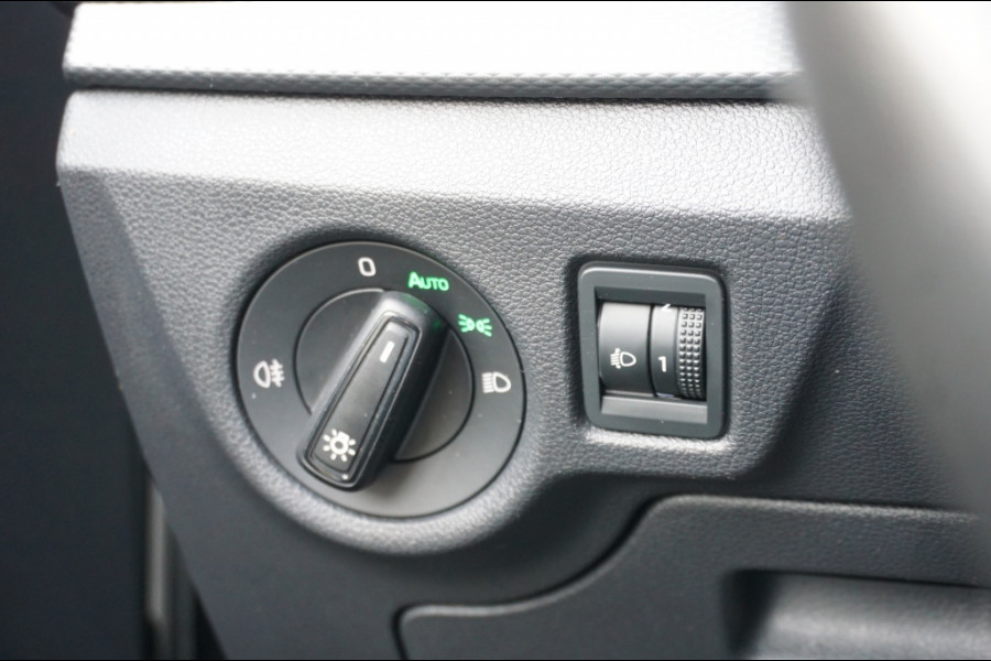 Škoda Kamiq 110 PK Ambition AUTOMAAT | AIRCO | PDC | NAVI BY APP