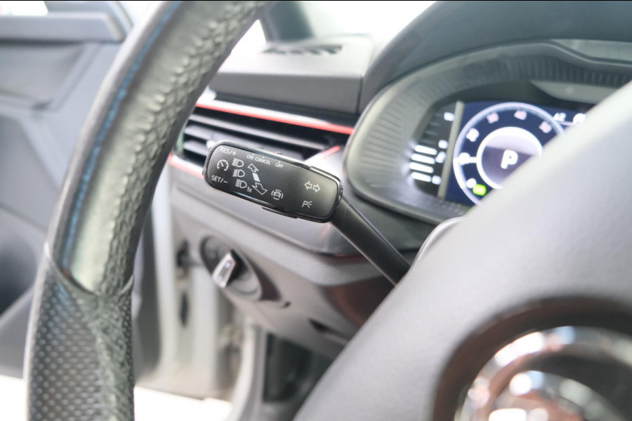 Škoda SCALA 1.0 TSI Sport Business Automaat - N.A.P. Airco, Cruise, Navi, PDC, Stoelverwarming, Panodak.