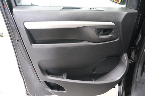 Opel Vivaro 2.0 CDTI L3H1 DC Innovation 2x Schuifdeur - N.A.P. Airco, Cruise, Navi, PDC, Camera, Trekhaak.