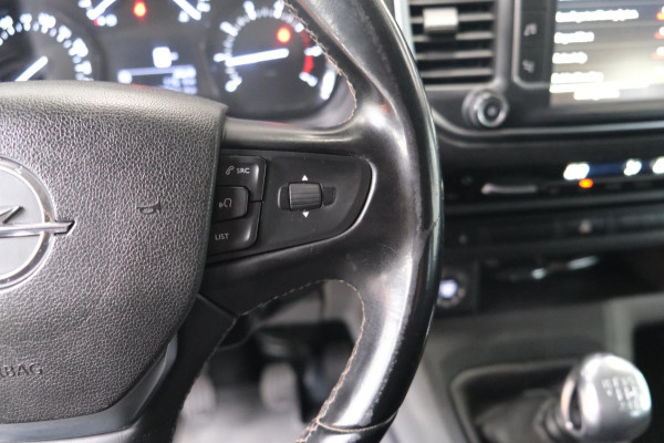 Opel Vivaro 2.0 CDTI L3H1 DC Innovation 2x Schuifdeur - N.A.P. Airco, Cruise, Navi, PDC, Camera, Trekhaak.