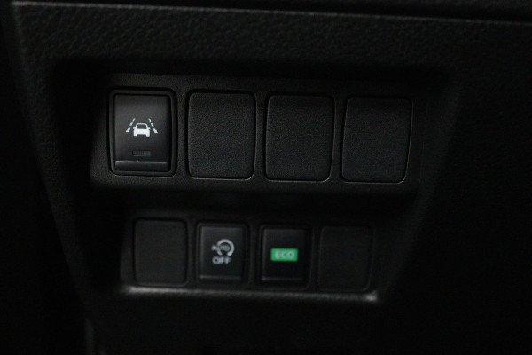 Nissan QASHQAI 1.3 DIG-T Tekna + (PANORAMADAK, TREKHAAK, CAMERA, STOELVERWARMING, ELEKTR STOELEN, PARKEERSENSOREN)