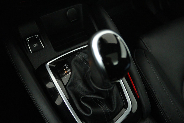 Nissan QASHQAI 1.3 DIG-T Tekna + (PANORAMADAK, TREKHAAK, CAMERA, STOELVERWARMING, ELEKTR STOELEN, PARKEERSENSOREN)