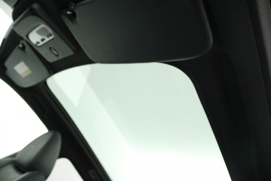 Nissan QASHQAI 1.3 DIG-T Tekna + (PANORAMADAK, TREKHAAK, CAMERA, STOELVERWARMING, ELEKTR STOELEN, PARKEERSENSOREN)